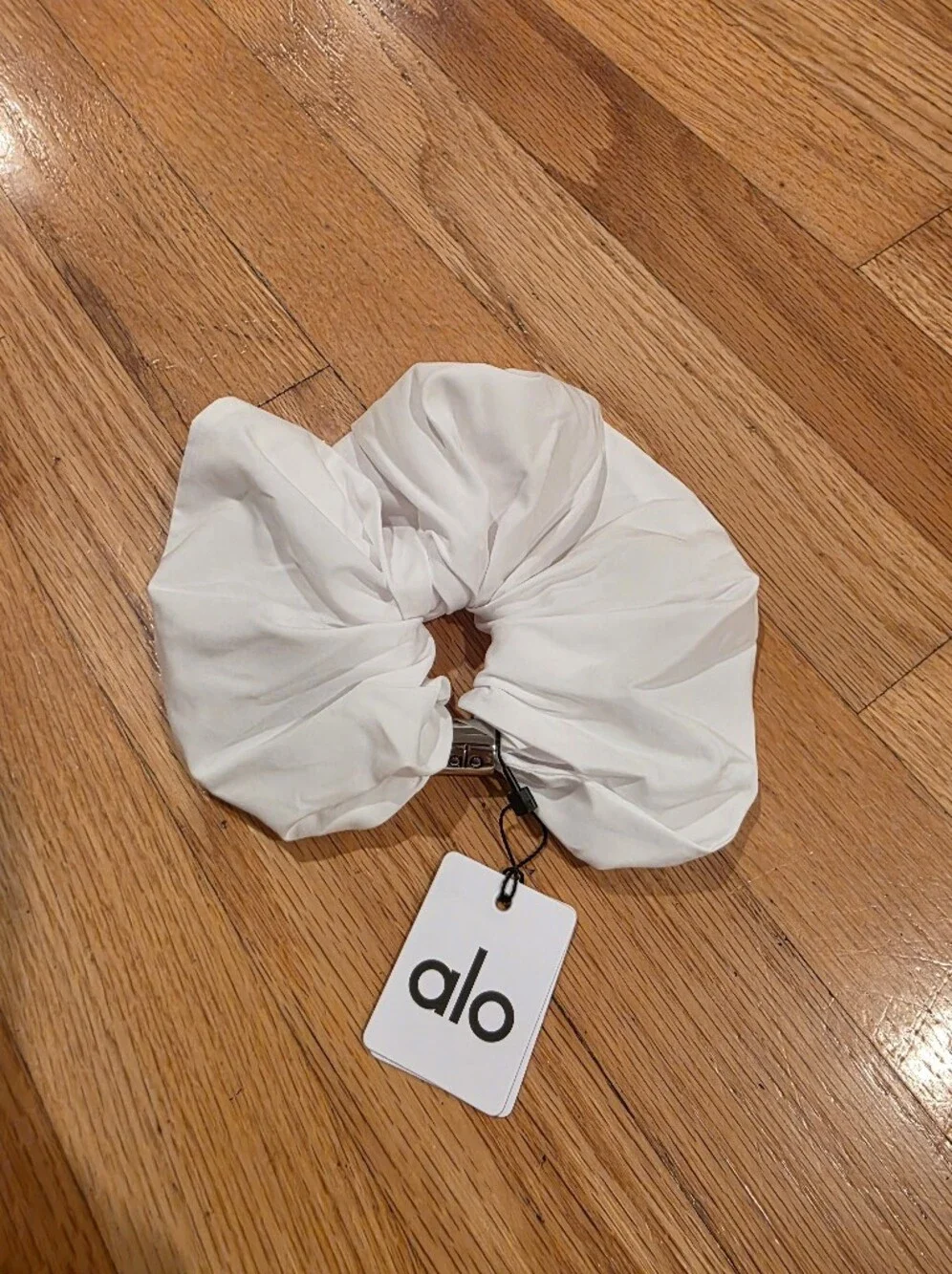 Alo Yoga Oversized Scrunchie Hair Tie